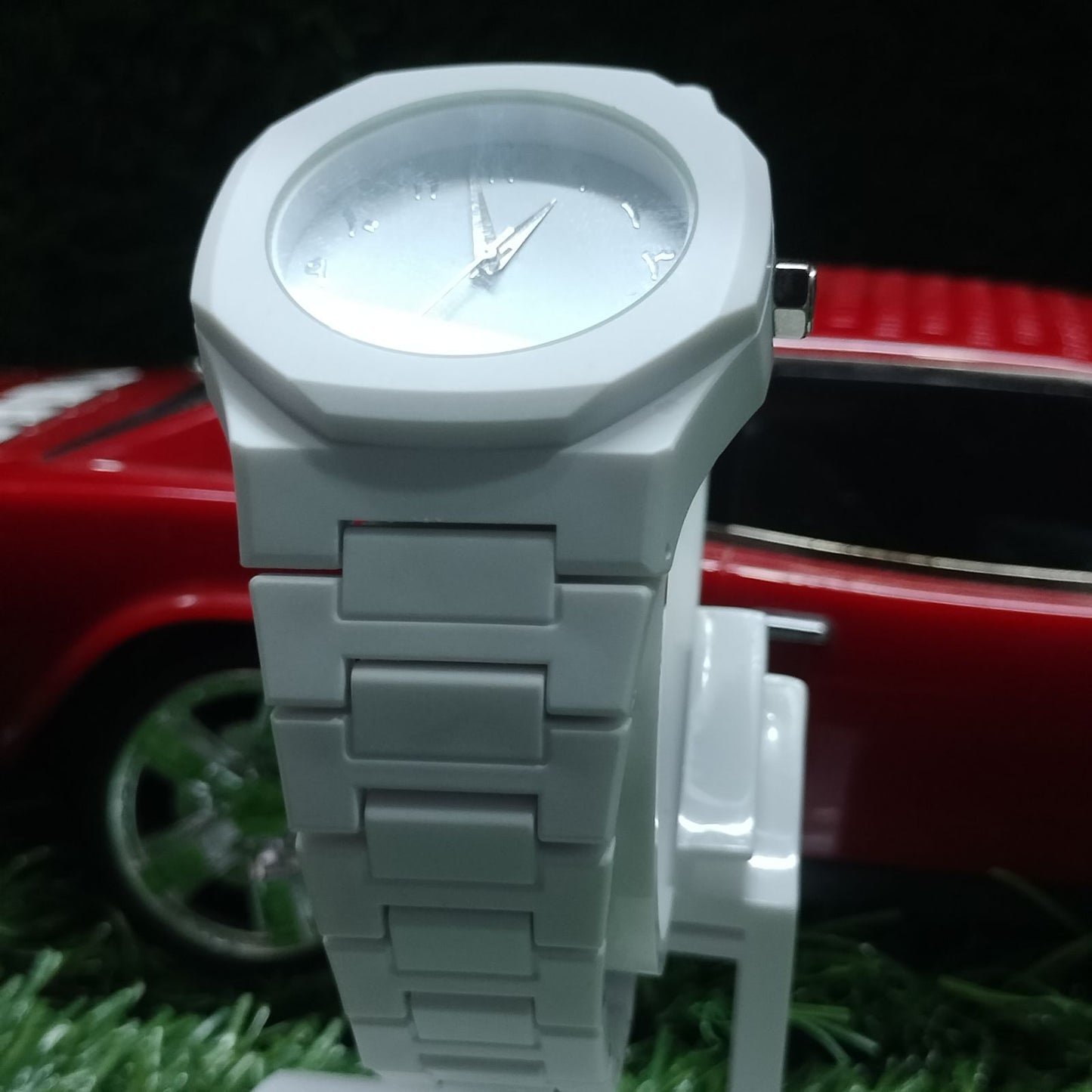Fiber Aura Unisex Wrist Watch — White & Black, Elegant Design