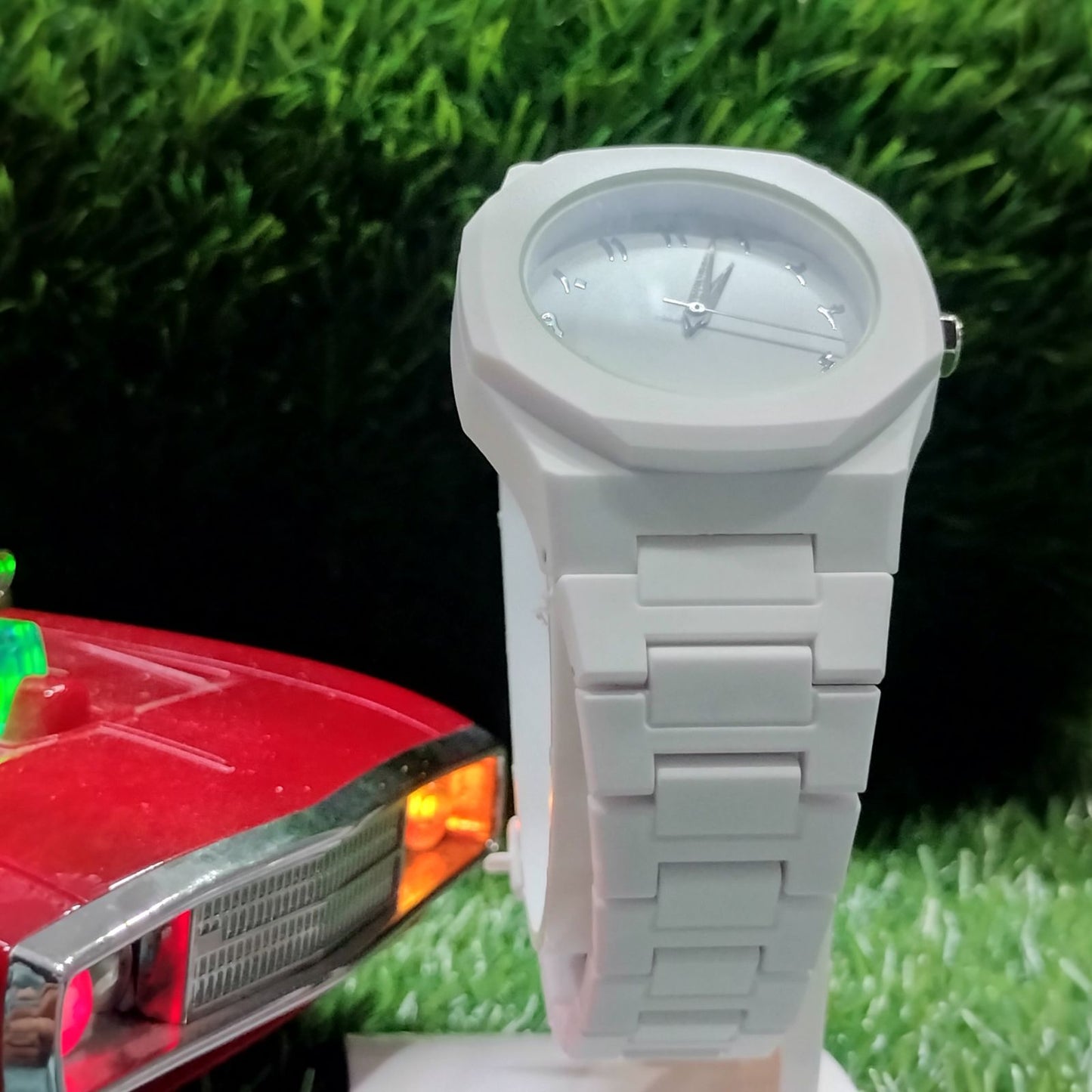 White Aura Unisex Wrist Watch — Elegant Design, Gift‑Ready