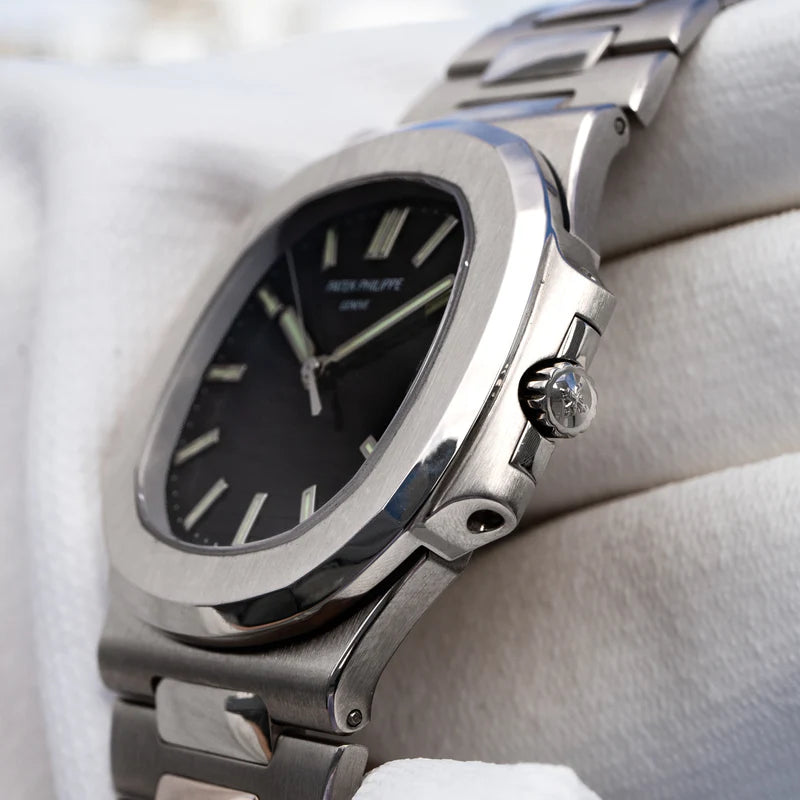 Patek Philippe – Elegant Black Dial