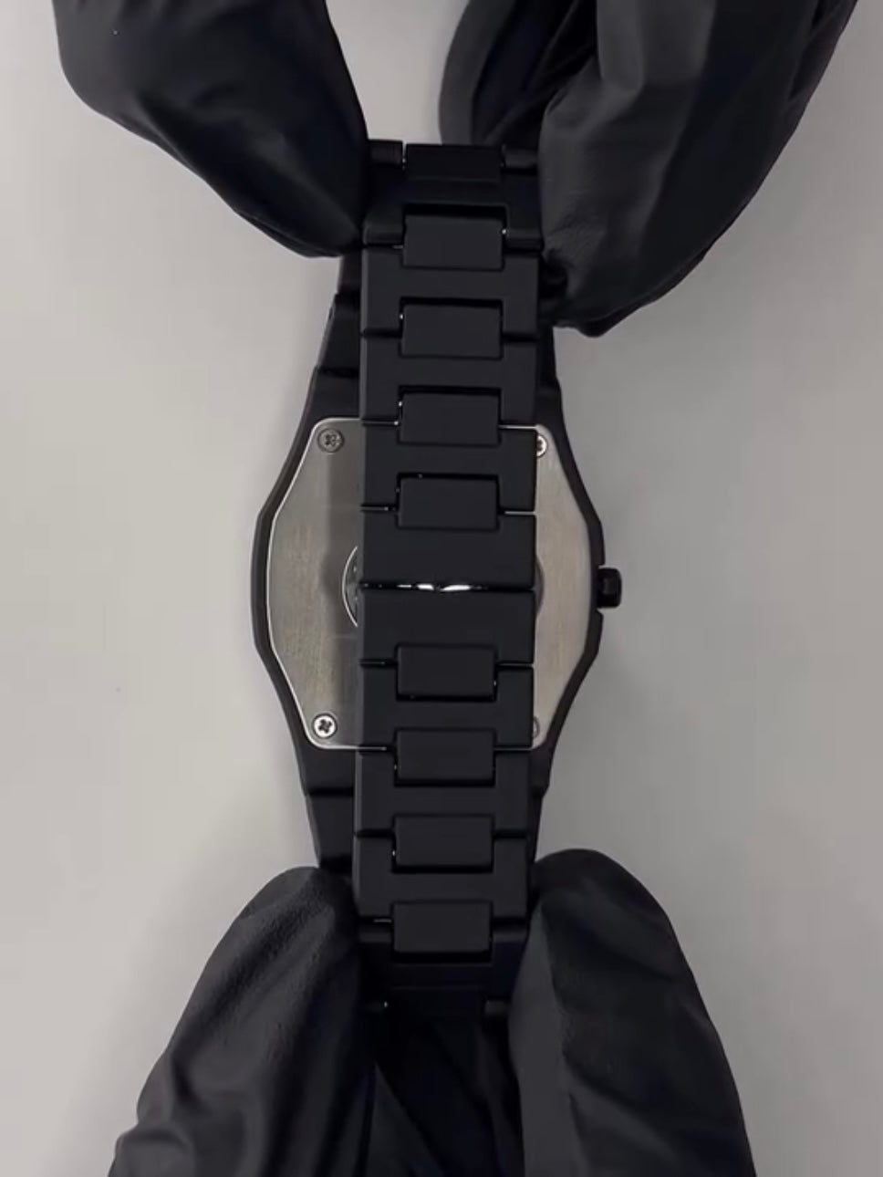 Fiber Aura Unisex Wrist Watch — White & Black, Elegant Design