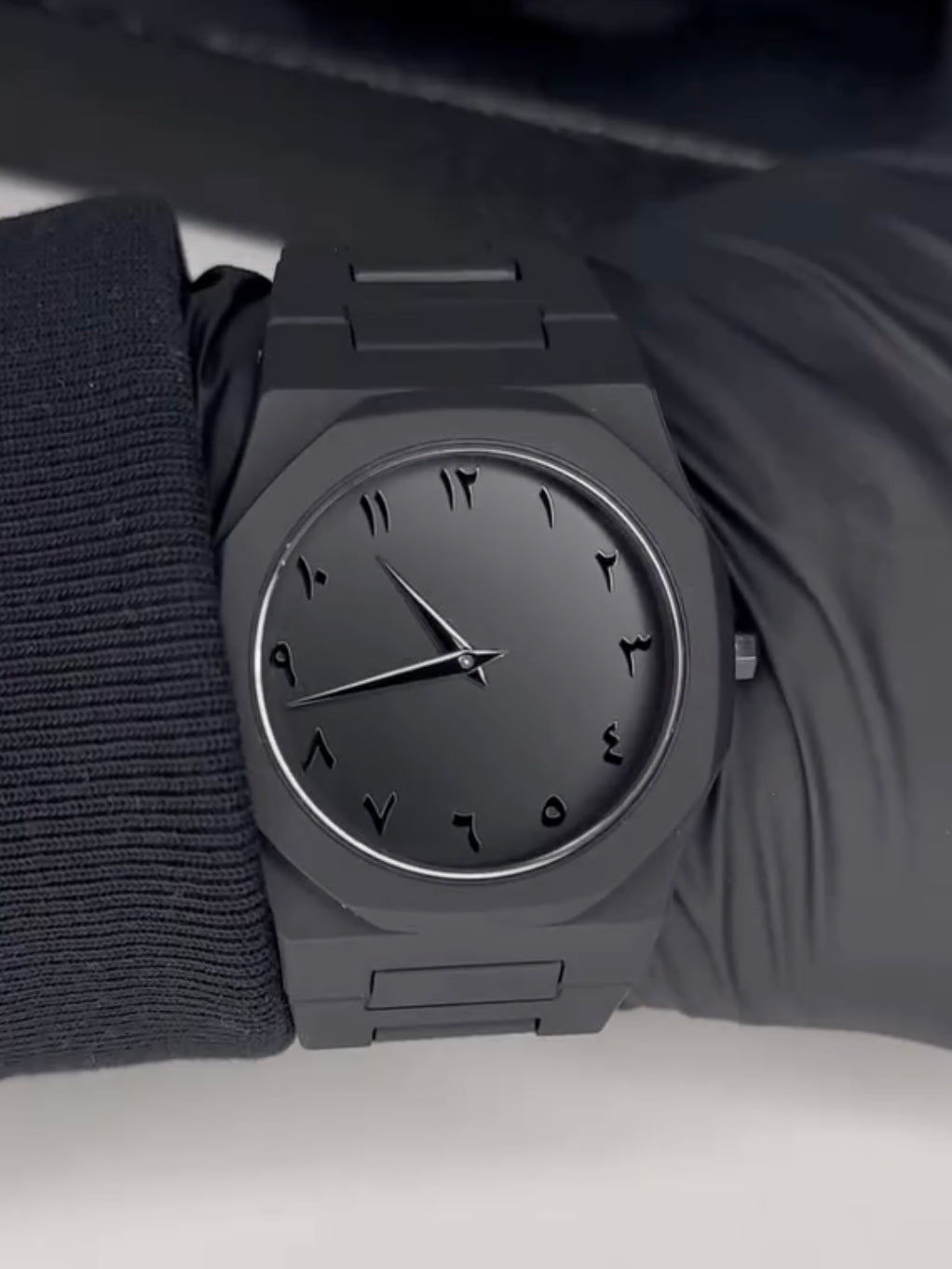 Fiber Aura Unisex Wrist Watch — White & Black, Elegant Design